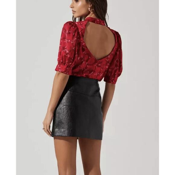 ASTR the Label Women’s Medium FLORAL MOCK NECK COWL DRAPE TOP in Red Floral - Picture 3 of 7